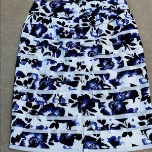White House Black Market Skirt  - NWOT 8